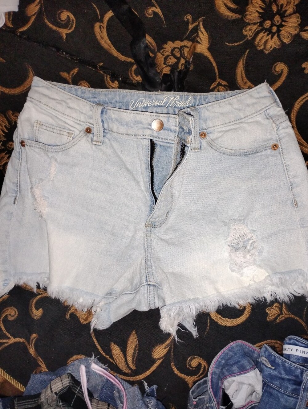 Universal Thread -Light White/Blue Denim Shorts with Frayed Edges, Size 2/26 Reg